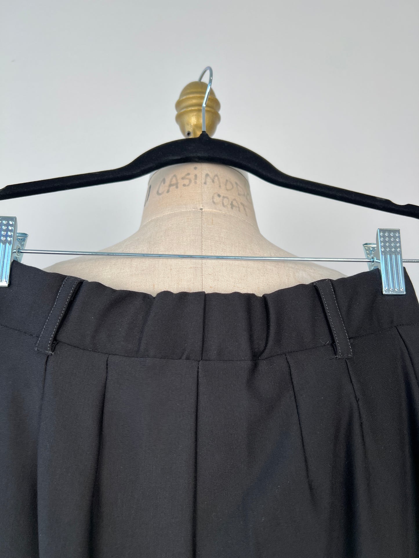 Pantalon à coupe droite en jersey dense noir (2)