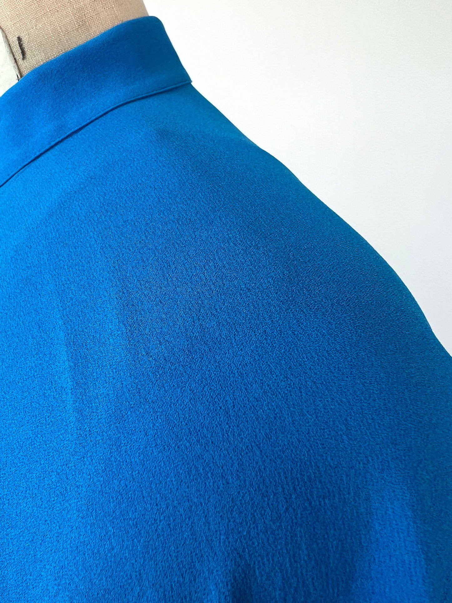Tunique cape en soie bleu roi (M)