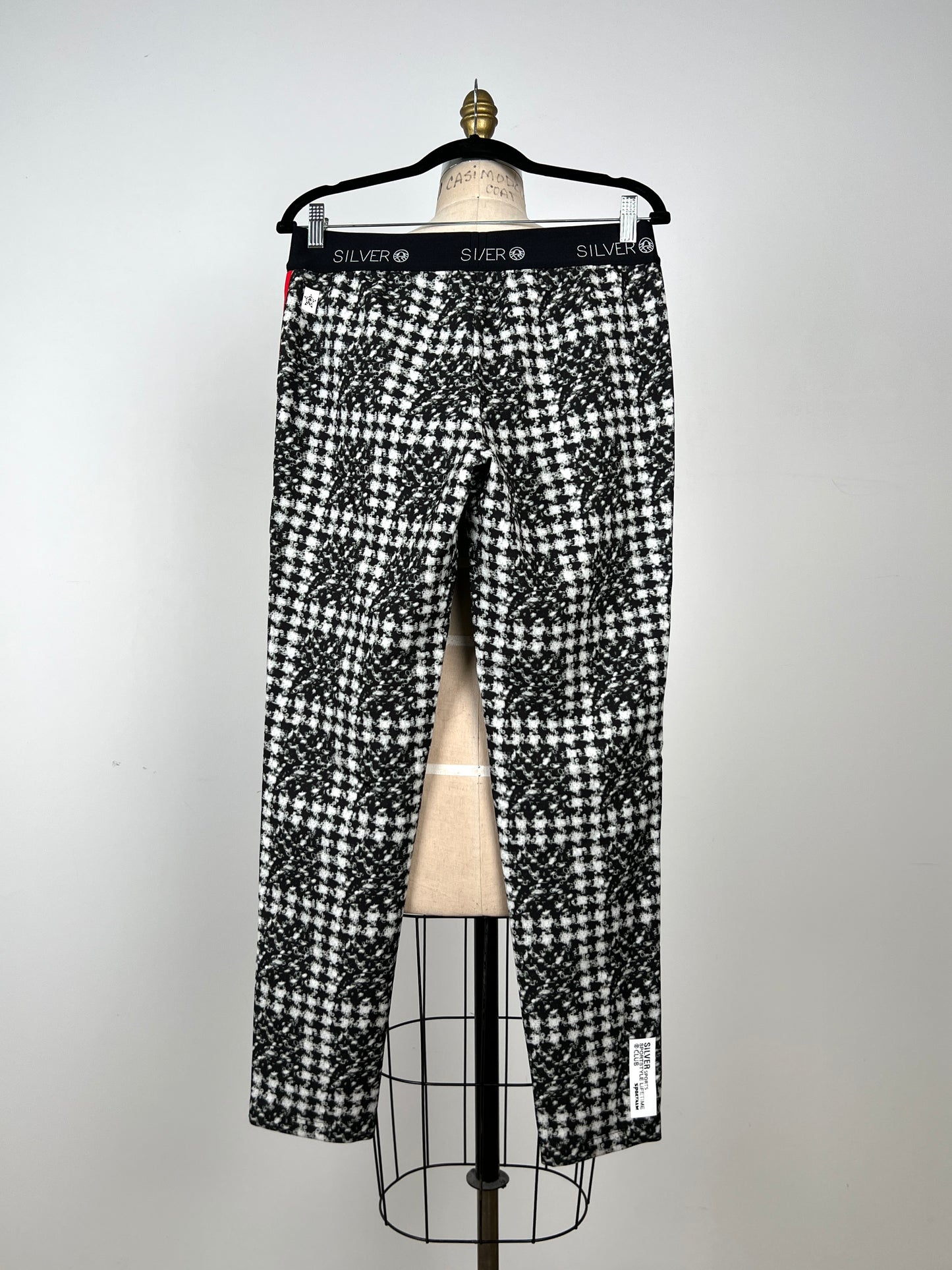 Pantalon technique noir et blanc à galons tricolores (4)