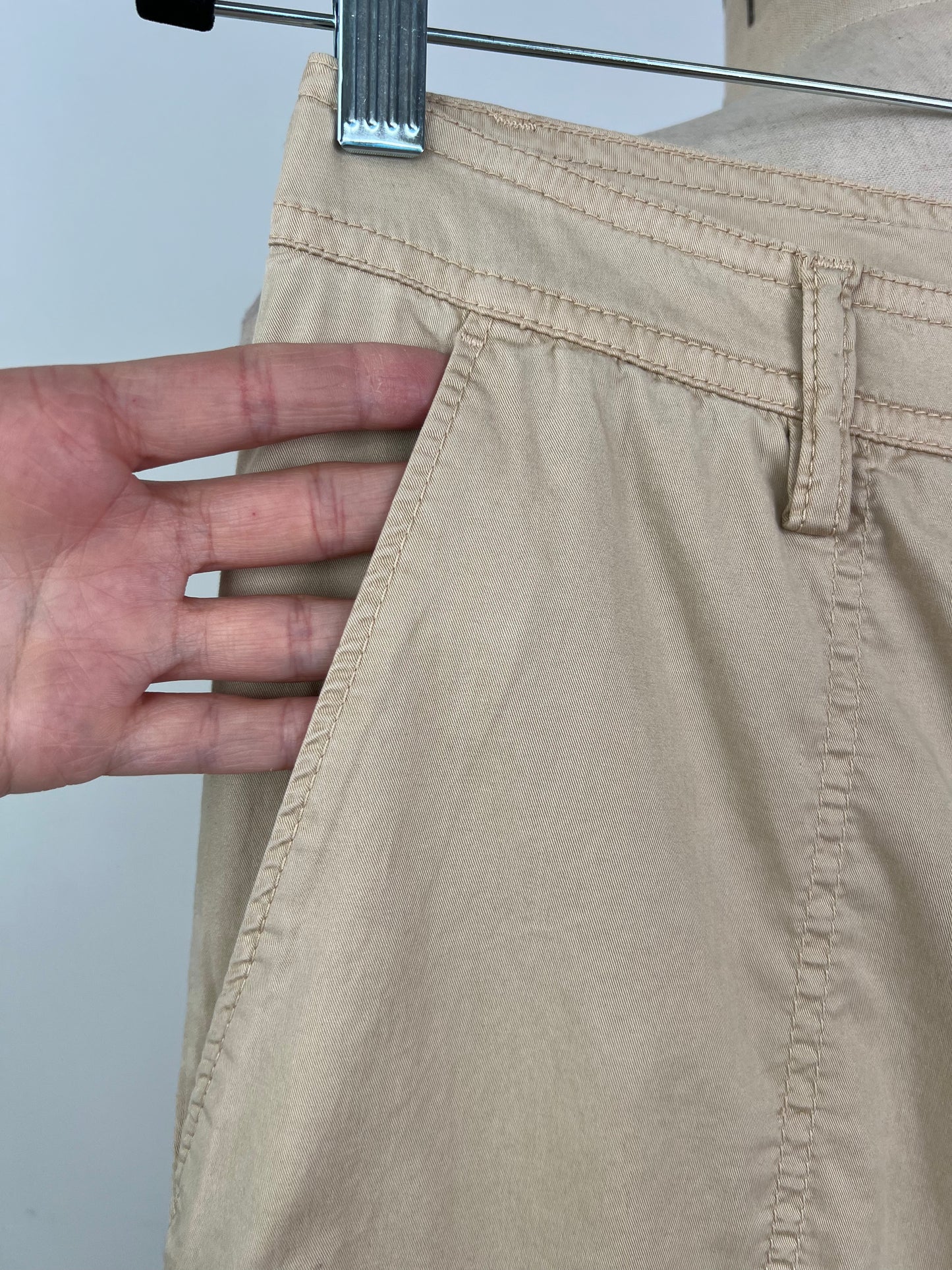 Pantalon cargo en toile fluide sable (8)