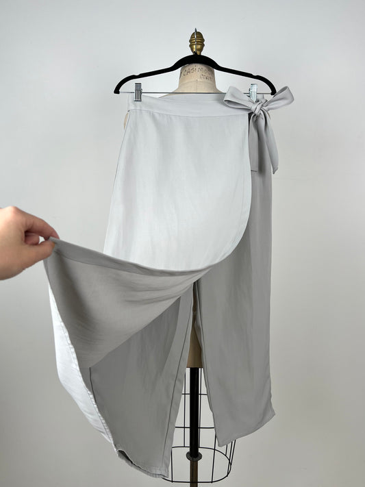Pantalon écourté à pan de jupe gris bleuté (XS)