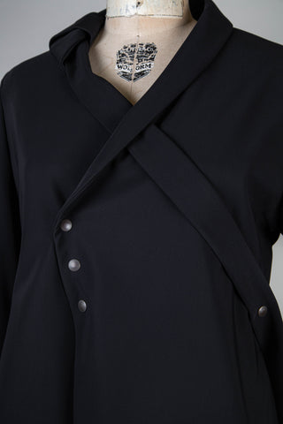 Black fitted blazer with decorative lapels (L)