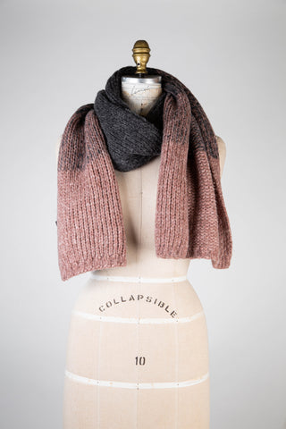 Tea pink/anthracite knitted scarf