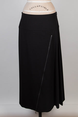 202.13.040 02 - Black adjustable flared skirt (L)