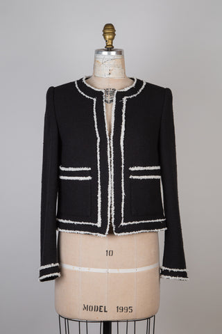 Veste noire à liserés blancs effet Chanel (6+10)