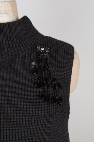 Débardeur en tricot noir à broche florale (4+10)