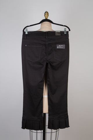 Pantalon écourté noir à ourlets plissés (10)