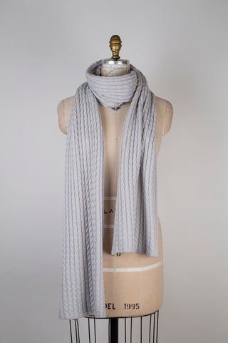 Foulard torsadé gris lumière en laine mérinos