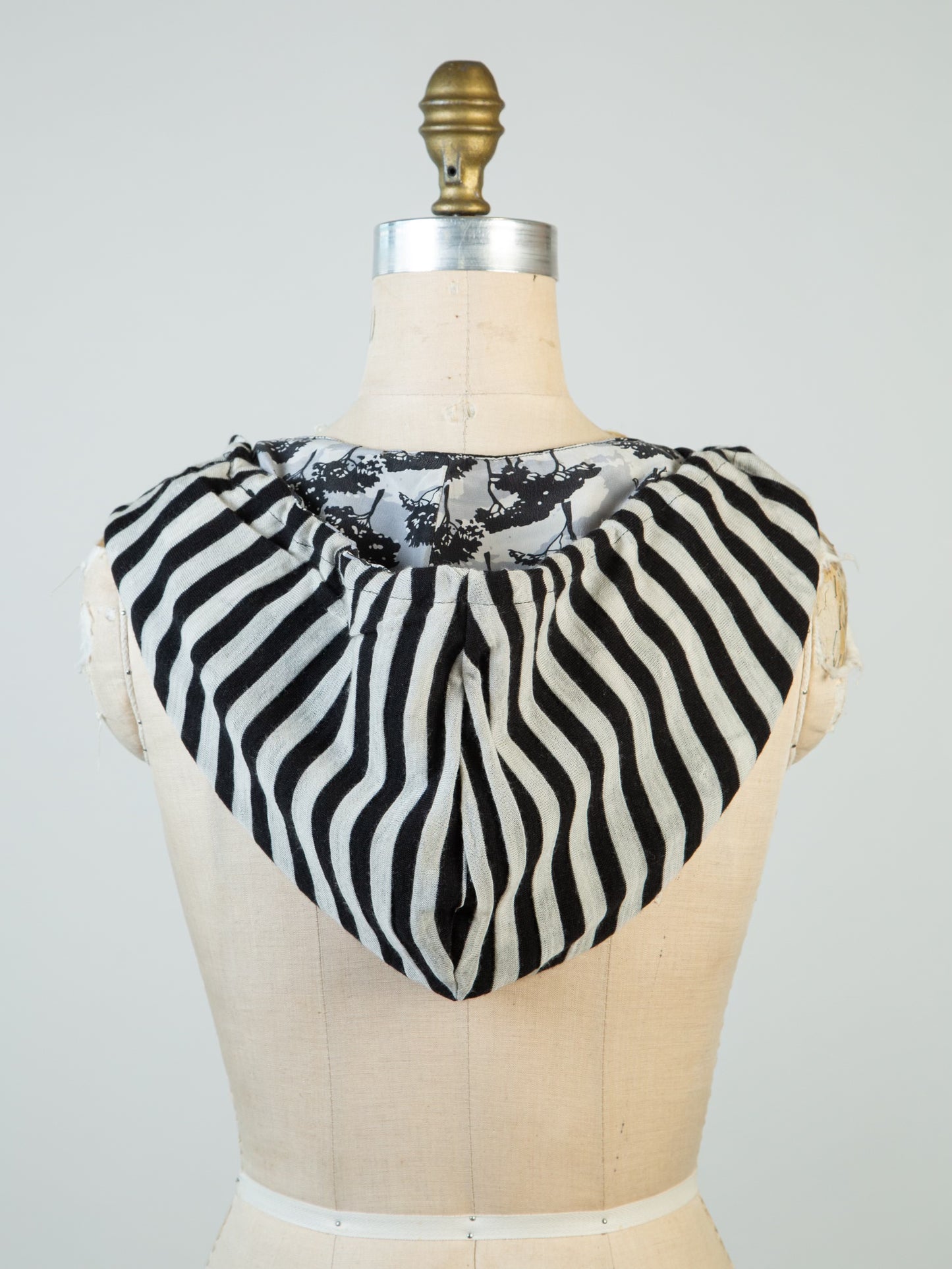 Capulard imprimé bonzaï / rayures gris perle et noir (TU) VERYSMART