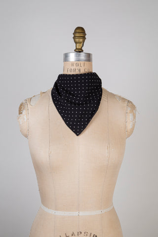 Foulard triangle noir à petits pois blancs (TU)