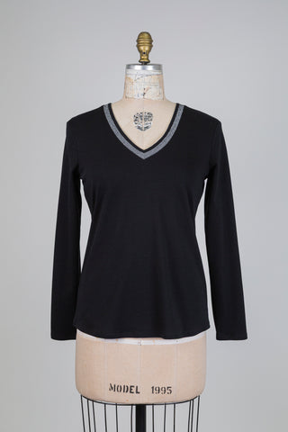 Chandail noir à col en V argenté (6)