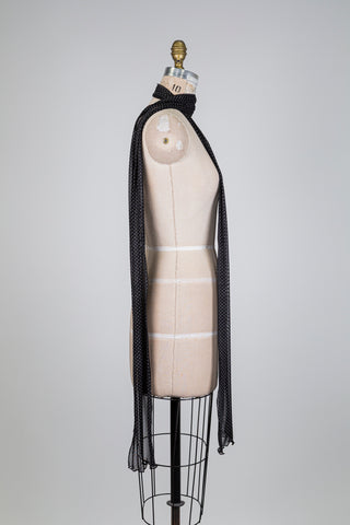 Foulard XXL en tulle noir à petits pois