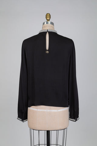 Blouse fluide noire à détails perlés (8)
