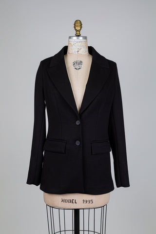 Comfortable-chic black blazer (4+6)