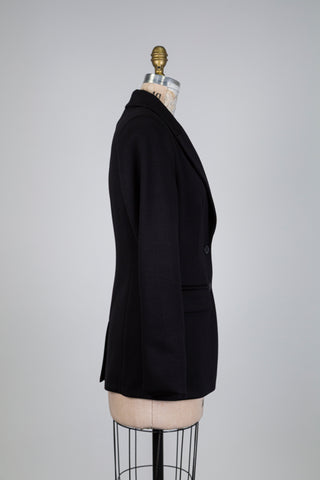 Comfortable-chic black blazer (4+6)