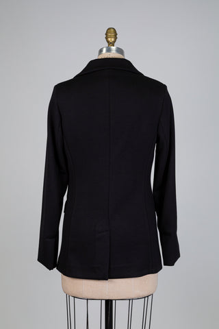 Comfortable-chic black blazer (4+6)