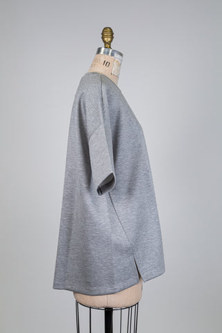 Chandail gris à coutures incurvées (12)