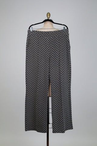 Pantalon noir et blanc à motif géométrique (14)