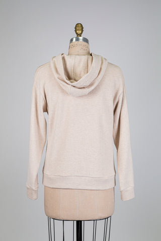 Chandail à capuchon crème à galons faux suède et strass (6)