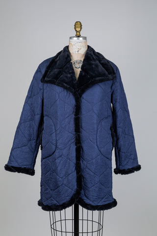 Manteau marine matelassé en fausse fourrure (S+M)