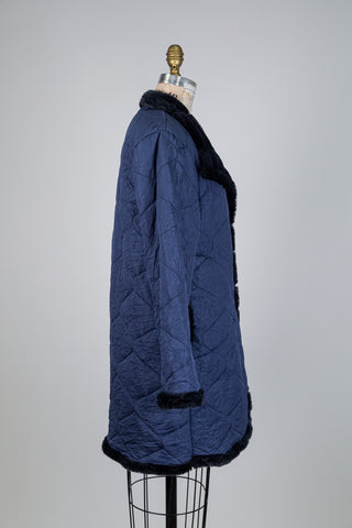 Manteau marine matelassé en fausse fourrure (S+M)