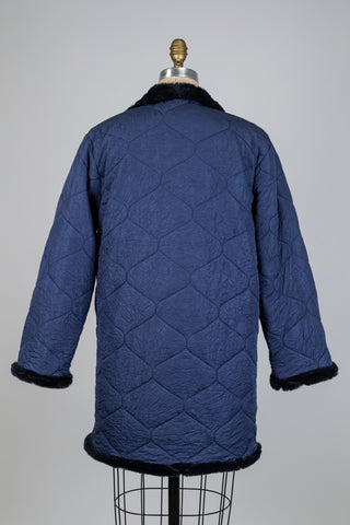 Manteau marine matelassé en fausse fourrure (S+M)