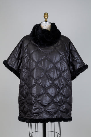 Poncho noir matelassé en fausse fourrure (L)