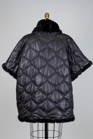 Poncho noir matelassé en fausse fourrure (L)