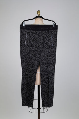 Pantalon sport chic en jacquard léopard noir (16)