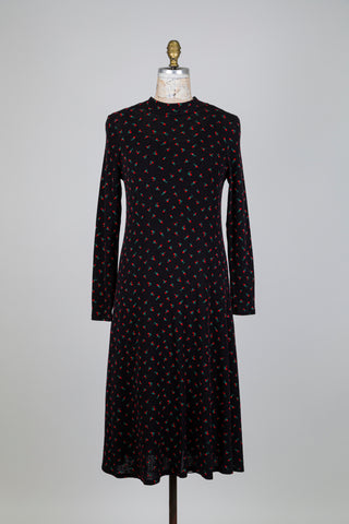 Black dress with bouquet of red roses (ML-XL)