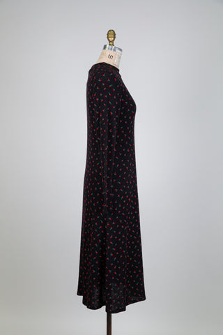 Black dress with bouquet of red roses (ML-XL)