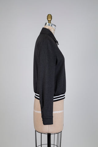 Veste courte grise à bordure élastique contrastée (6)