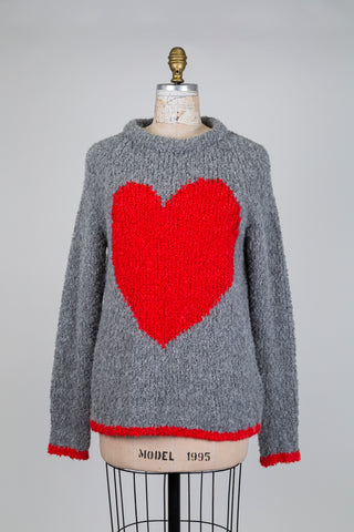 Chandail au grand coeur en tricot gris (6)