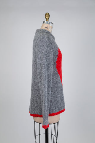 Chandail au grand coeur en tricot gris (6)