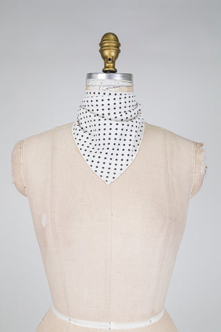 Foulard DANDY crème à motif floral noir