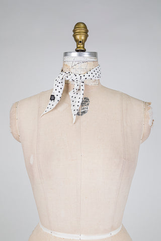 Foulard DANDY crème à motif floral noir