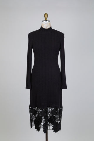 Robe noire en tricot côtelé à ourlet dentelle (M)