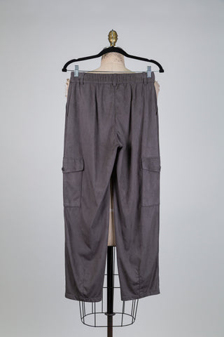Pantalon cargo en faux suède gris (6)