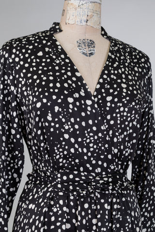 Black bubble print wrap midi dress (8)