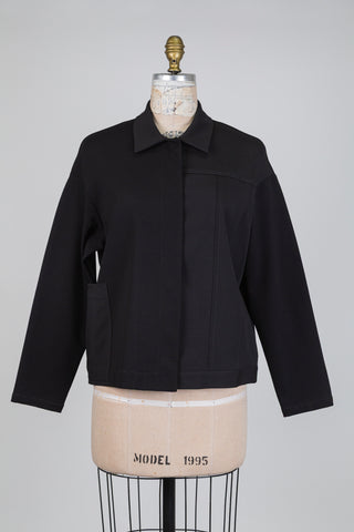 Short black jacket with a single pocket (XS+S)