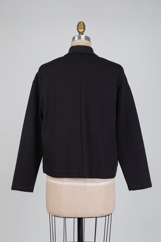 Short black jacket with a single pocket (XS+S)