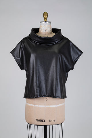 Chandail col cheminée noir en faux cuir (S)