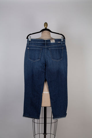 Pantalon en denim bleu écourté à boucle décorative (12)