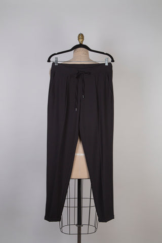 6317 099 0328 - Black cigarette pants with elasticated waist (4 and 10)