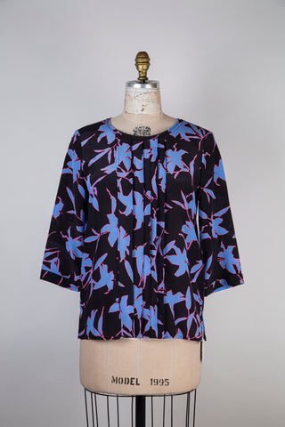 Blouse soyeuse noire florale bleu lavande (S)