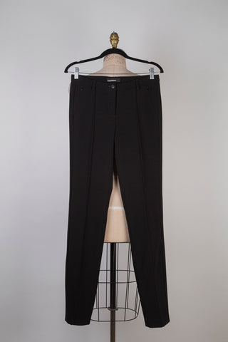 Pantalon tailleur noir à ourlet modulable (6)