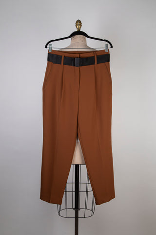 Pantalon tailleur cognac à pinces (8)