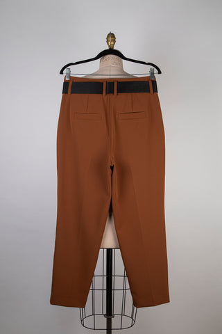 Pantalon tailleur cognac à pinces (8)