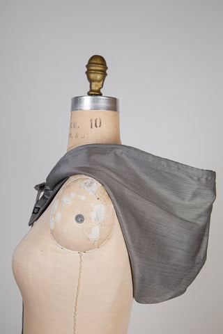 Capulard satin tissé gris optique / pure laine vierge anthracite