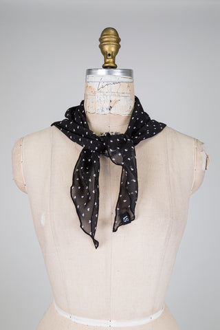 Foulard triangle moyen "petit coeur après 9h"